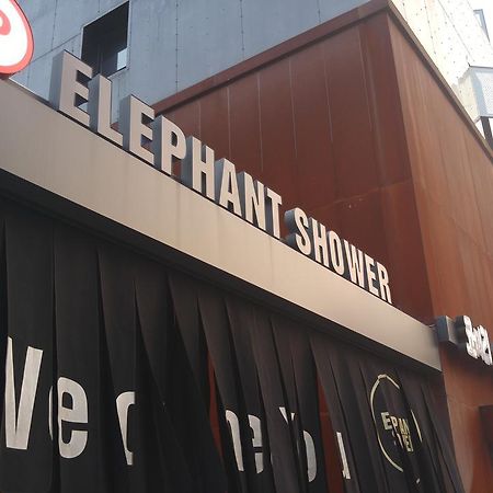 Hotel Elephant Shower Jinju Exteriör bild